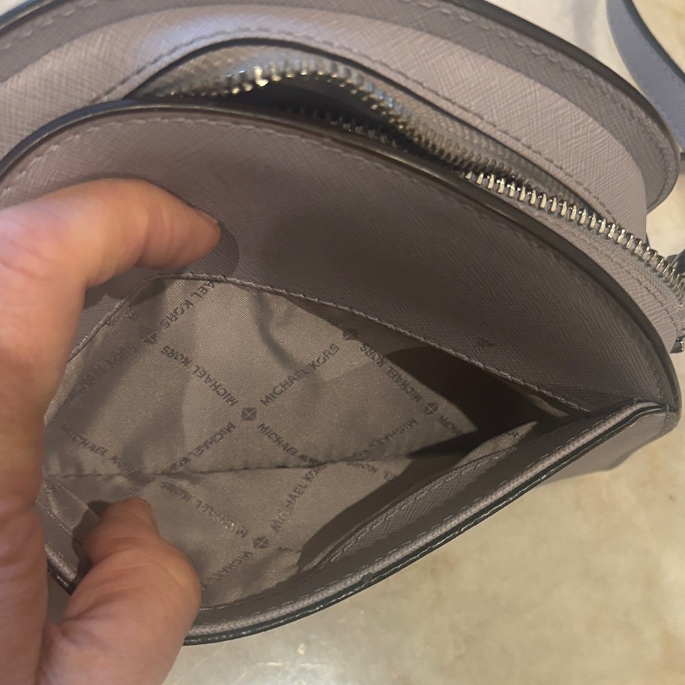 Michael Kors NWOT Gray Saffiano Leather Dome Crossbody Bag - Picture 6 of 10